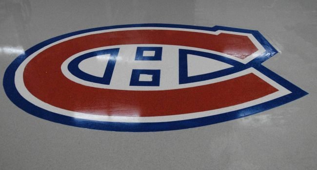 lancher d'époxy avec le logo du club de hockey des Canadiens de Montréal